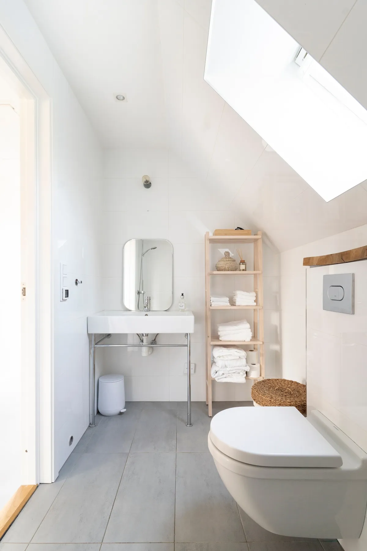 Modernes Badezimmer mit Dusche